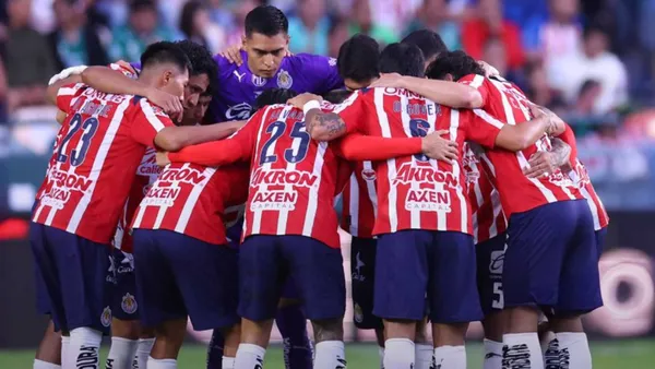 Jugadores de Chivas ante León
