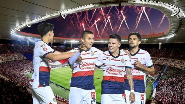Jugadores de Chivas celebrando en el Akron