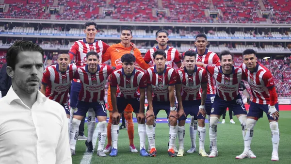 Jugadores de Chivas en la foto y Fernando Gago
