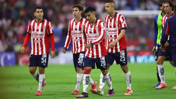 Jugadores de Chivas (Foto: MEXSPORT)