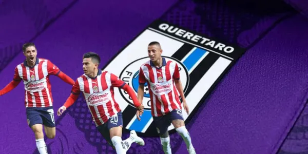 Jugadores de Chivas junto al escudo del Querétaro FC