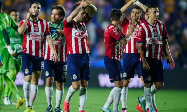 Jugadores de Chivas salen decepcionados de estadio Akron (Fuente: Mexsports)
