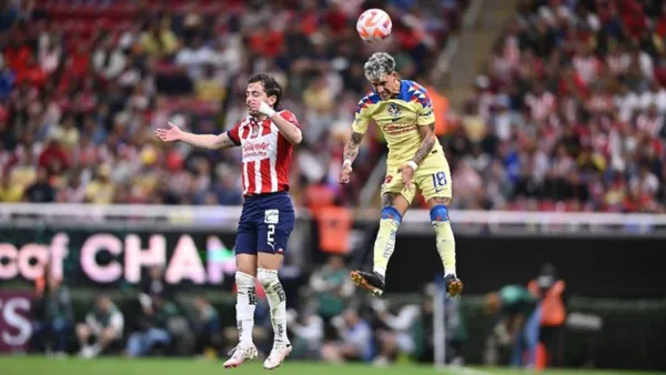Jugadores de Chivas y Águilas (Foto: RÉCORD)