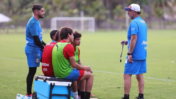 Jugadores de Chivas y Gabriel Milito