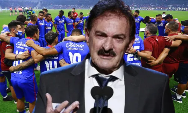 Jugadores de Cruz Azul reunidos en un campo de juego / Imago 7