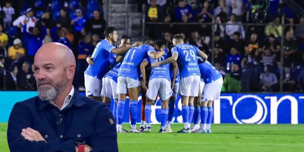 Jugadores de Cruz Azul y Luis García/FOTO: X Cruz Azul