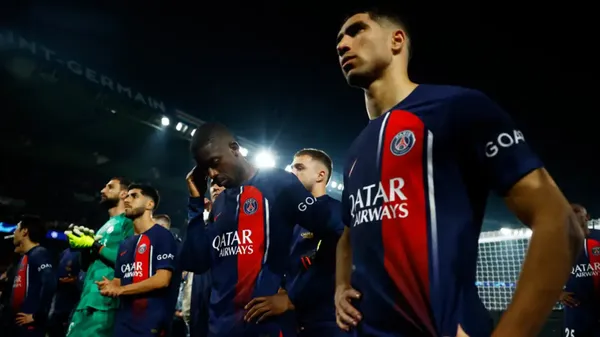 Jugadores de PSG (Foto: Revelo).