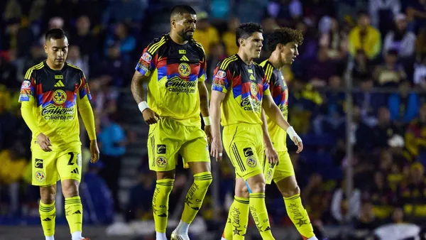 Jugadores del América durante la derrota ante Chivas