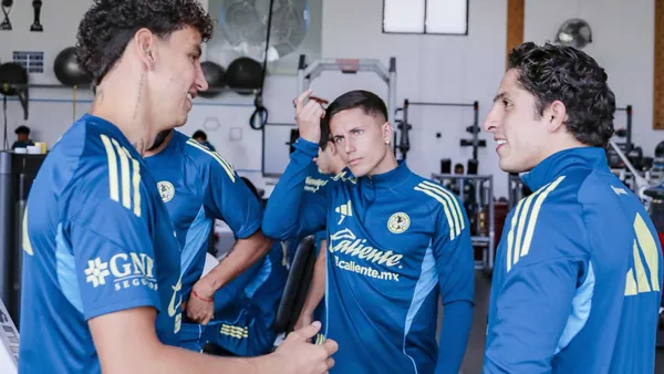 Jugadores del América entrenando