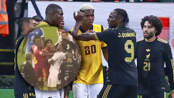 Julián Quiñones discutiendo con elementos de la Selección Ecuatoriana