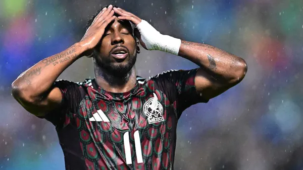 Julián Quiñones en la Selección de México