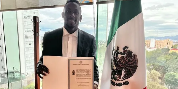 Julián Quiñones finalmente recibió su carta de naturalización y se revela lo primero que hizo