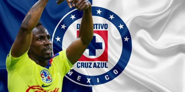 Julián Quiñones junto al escudo de Cruz Azul / FOTO GETTY IMAGES