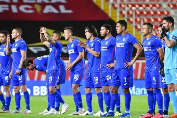 Justo en el momento más bravo del torneo se revela que el defensor paraguayo Pablo Aguilar podría salir de Cruz Azul gracias a la directiva