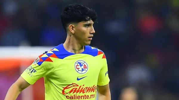 Kevin Álvarez jugando para el Club América