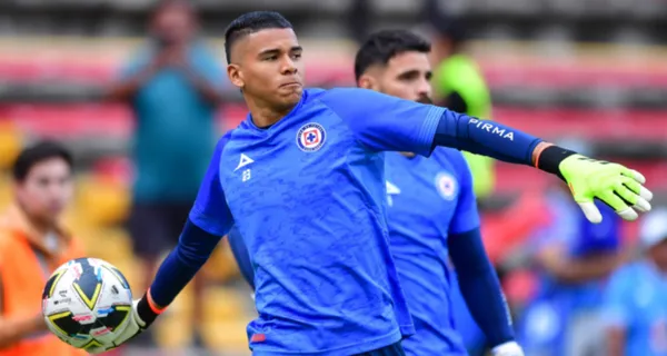 Kevin Mier en calentamiento con el combinado de Cruz Azul (Fuente: Mexsports)