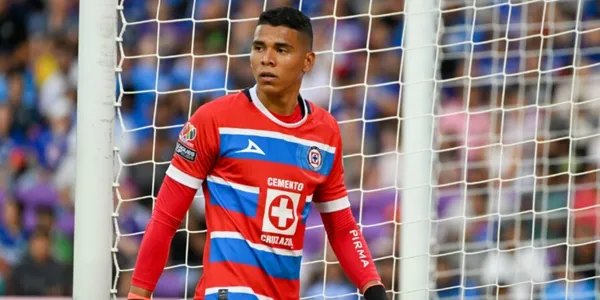 Kevin Mier en un partido de Cruz Azul (Foto: Mexsport)