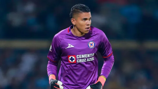 Kevin Mier podría dejar el Cruz Azul por otro equipo de Liga MX | Foto: 90min