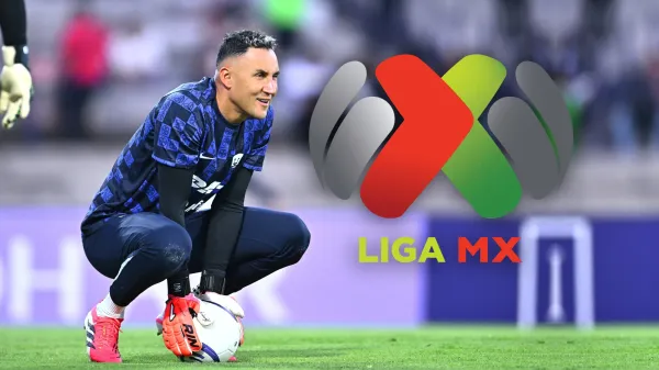 Keylor Navas durante la previa de un cotejo de Pumas