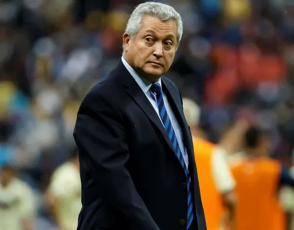 La afición de Chivas ardió tras el fracaso en el Clausura 2021 pero seguir con Vucetich sería una buena apuesta.