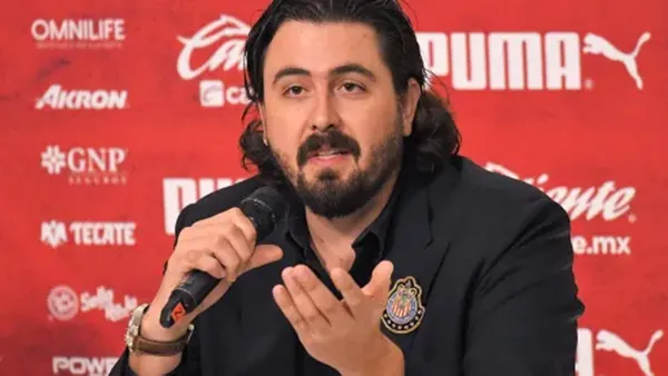 La afición de Chivas pide la salida de Amaury Vergara. (Fuente: MexSport)