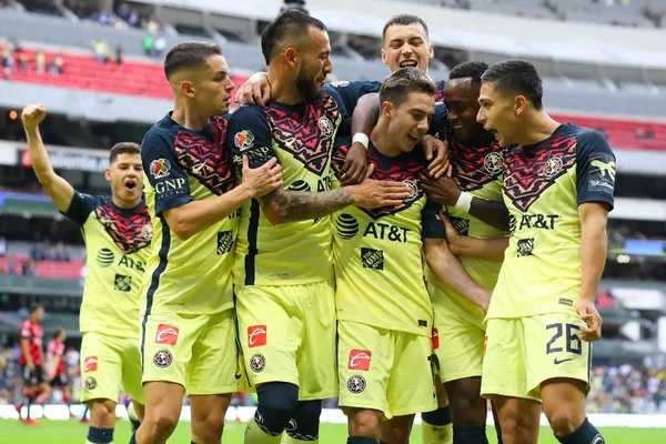 La apuesta por jugadores jóvenes con proyección a futuro sigue dominando con Santiago Solari.