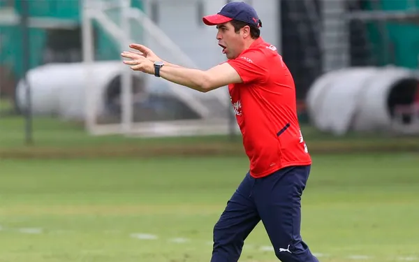 La decisión del directivo que genera controversia en el mundo Chivas.