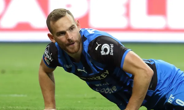 La disputa en redes sociales continúa sobre quién debe ser el delantero titular