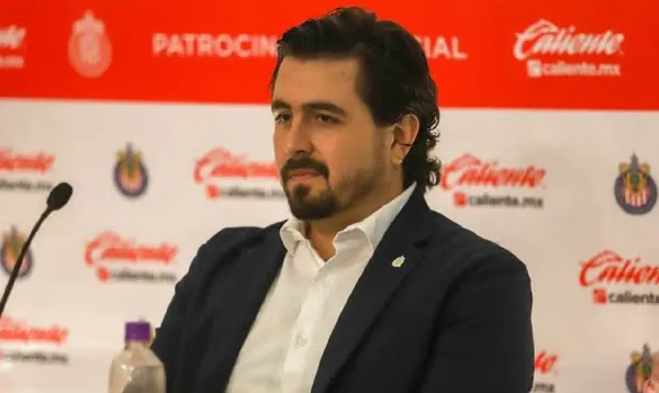 La fanaticada rojiblanca se cansa de esperar a los refuerzos.