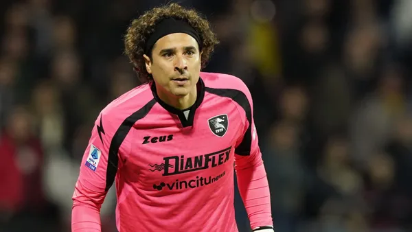La gran atajada de Guillermo Ochoa en Salernitana