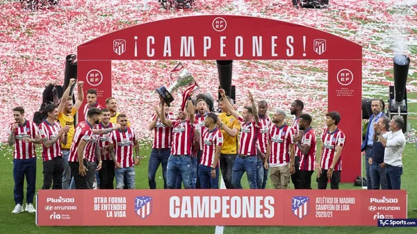 La Liga de España cuenta con una distribución de títulos muy interesante, si tomamos en cuenta los grandes periodos de grandeza del Real Madrid y el Barcelona. ¿Qué equipo ganó más títulos en España?