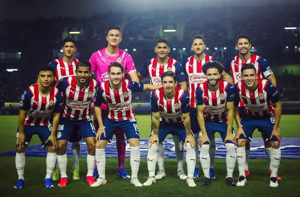 La llegada a Chivas de Roberto Alvarado podría poner en riesgo el puesto de Isaac Brizuela.