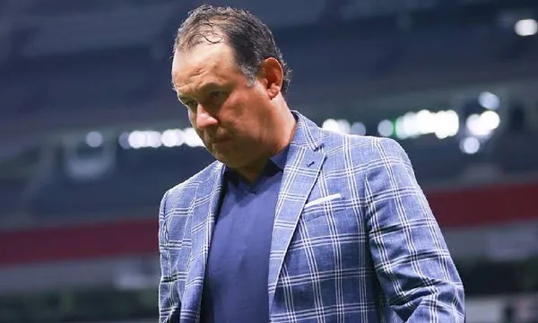 La Máquina no la pasa bien, y su timonel se tambalea en el cargo.