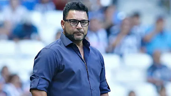 La pelea por el banquillo de Chivas continúa y uno de los mejores postores es Antonio Mohamed, pues es uno de los técnicos que ha dado mejores resultados en su carrera