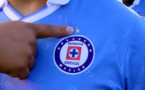 La playera conmemorativa del título de Cruz Azul no fue bien recibida entre sus aficionados, quienes aseguraron que es casi idéntica a la de un club centroamericano.