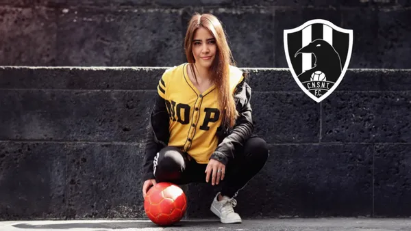 La presidenta del Club de Cuervos interrumpió sus vacaciones para asistir al compromiso