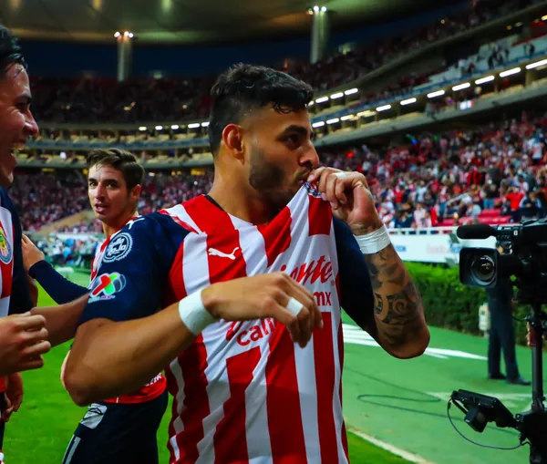 La prioridad número uno de la directiva rojiblanca es la renovación de Alexis Vega.