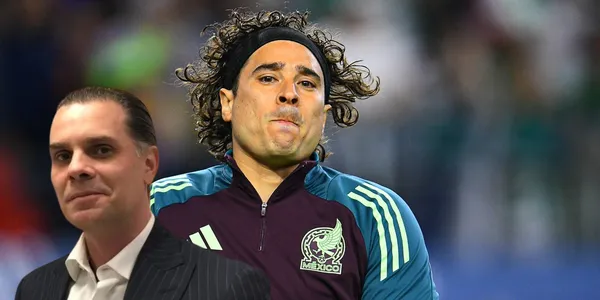 La reacción de Martinoli al ver cómo sale Ochoa del área en el Panamá vs México