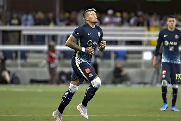 La salida de Nicolás Castillo no solo liberará una plaza de extranjero, sino también 3 millones de dólares al año, cifra que las Águilas le pagaban al andino.