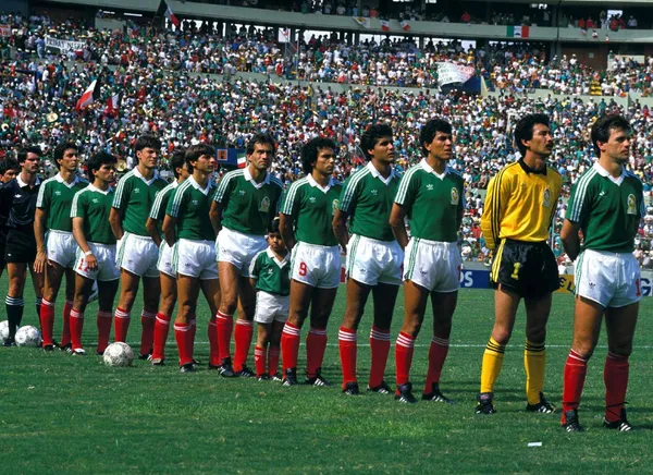 La Selección Mexicana ha dado muy buenos futbolistas a lo largo de su historia, pero no lo ha podido traducir en títulos mundiales. La Copa del Mundo siempre se le ha negado a El Tri, que jamás pudo quedar entre los 4 mejores de esta competencia. Conoce cómo le ha ido en sus 16 participaciones.