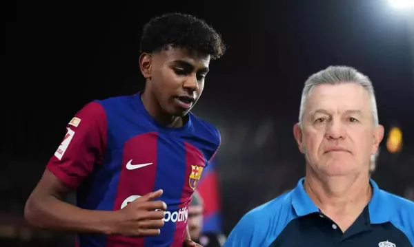 Lamal salta al campo de juego, a la derecha, Javier Aguirre (Fuente: XCatalunya)