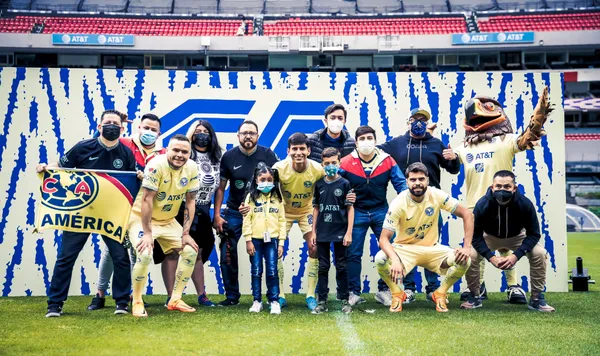 Las Águilas convivieron con sus aficionados.