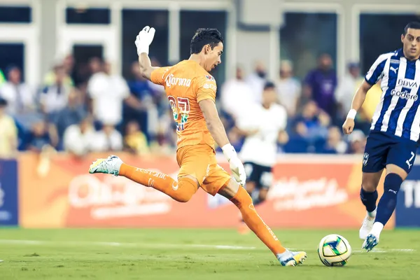 Las Águilas no pudieron ante su ex entrenador en duelo amistoso.