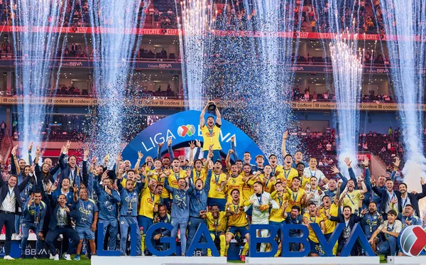 Las Águilas siguen festejando el nuevo título que obtuvieron tras ganarle a Rayados la final