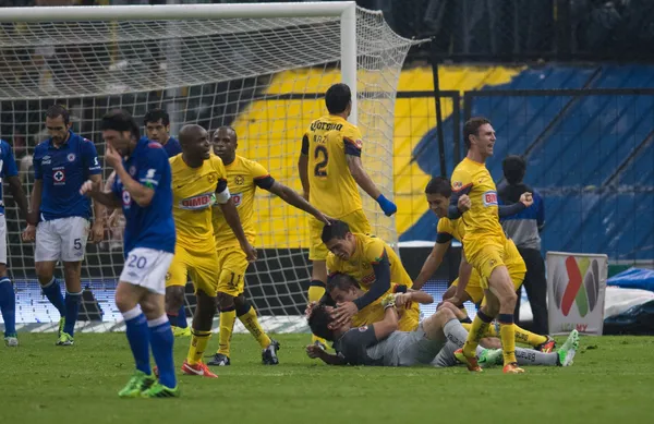 Las Águilas tienen que irse al pasado para celebrar algo en éstos años recientes.