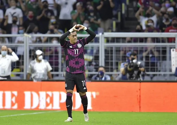 Le bastó poco tiempo al jugador de los Rayados para darle esta lección a Raúl y toda la prensa centralista