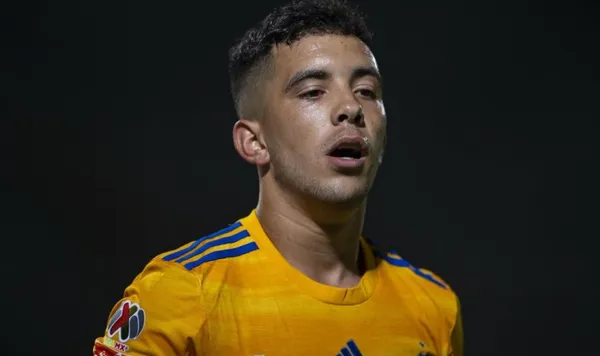 Leo Fernández reclama pide minutos en Tigres pero cuando los tiene no aprovecha y sus antecedentes con Miguel Herrera lo ponen como candidato a salir del equipo