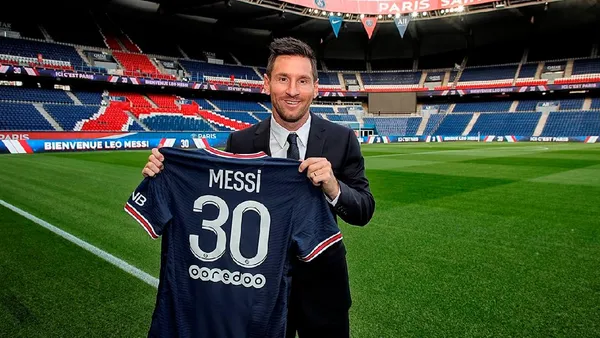 Leo Messi quiere convertirse en la nueva figura del PSG y espera desde la comodidad de su asiento a que Mauricio Pochettino lo ponga dentro del campo. Mientras tanto, el Paris Saint-Germain no deja de vender camisetas de La Pulga.