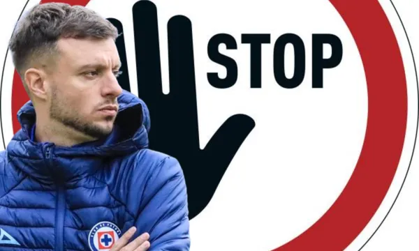 Letredo de stop de fondo y Martín Anselmi al frente (Fuente: Mister Worker)