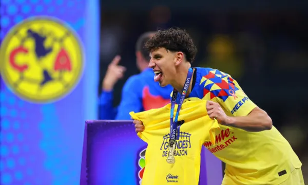 Lichnovsky festeja el título del Club América en el estadio Azteca (Fuente: Getty)